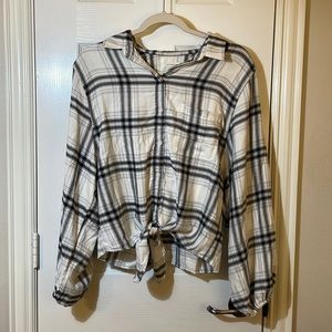 American Eagle black and white flannel